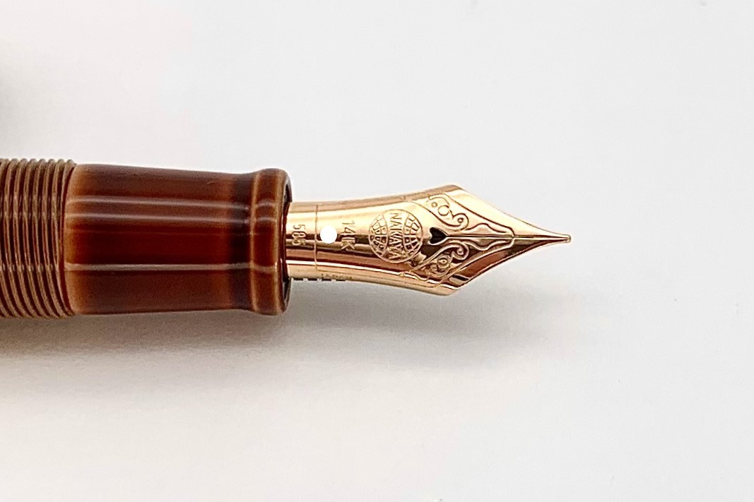 NakayaPiccoloLongWriterTokiTamenuriFountainPenwithPinkgoldWisteriaStopper_L